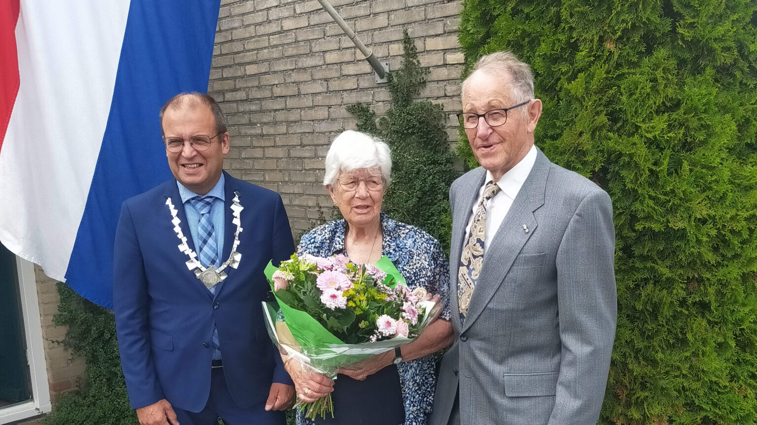 Echtpaar Kremervan der Ark 60 jaar getrouwd RTV Zulthe Echtpaar Kremervan der Ark 60 jaar getrouwd RTV Zulthe