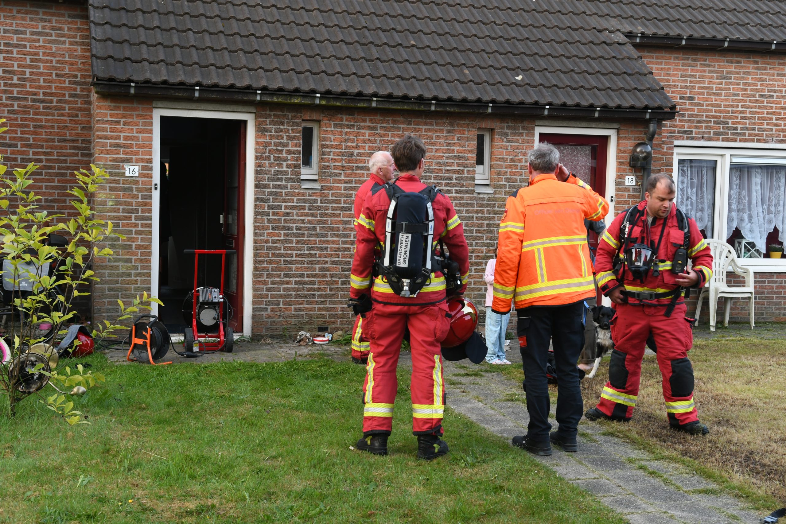 Klein brandje in woning Marum door oververhitte lamp