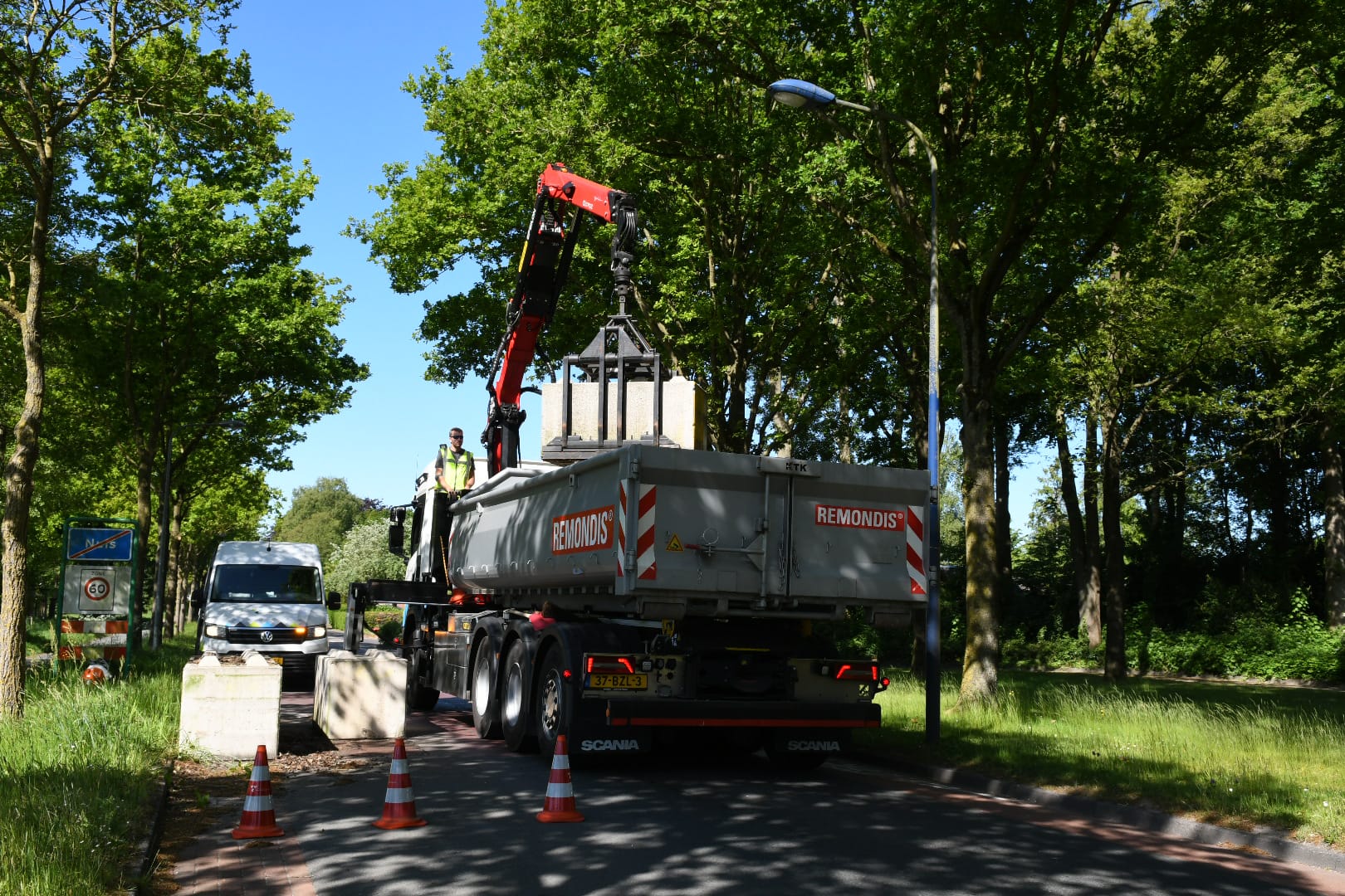 Betonblokken verwijderd