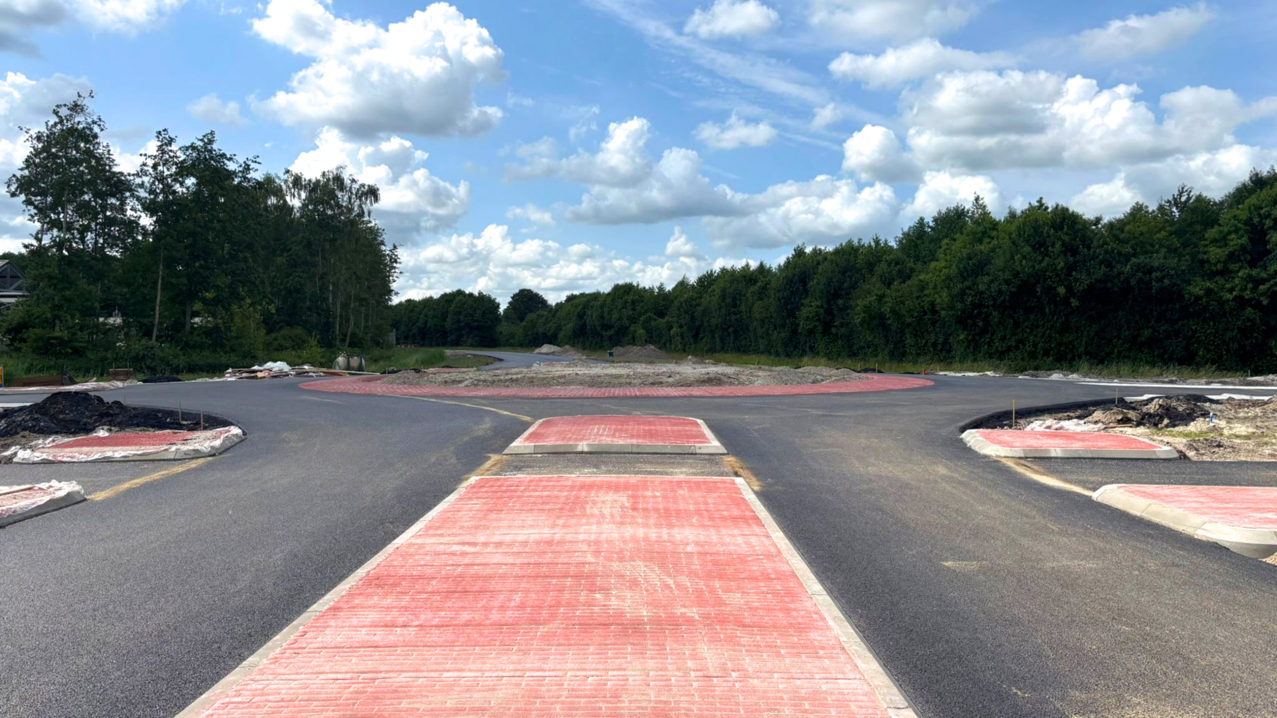Dwazziewegen N372 rotonde Roden - foto_BertFlonk