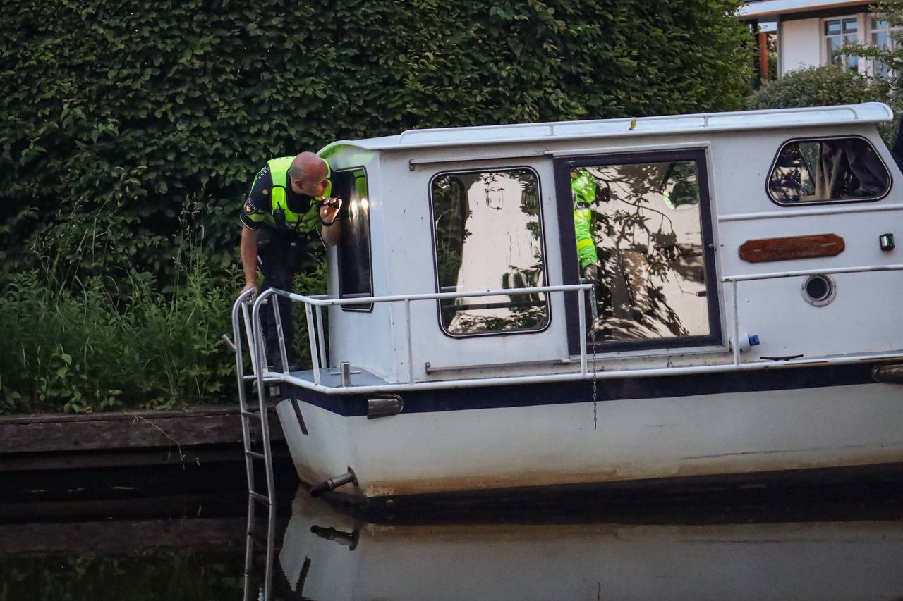 Losgeslagen bootje zorgt kort voor onrust in Nienoordshaven