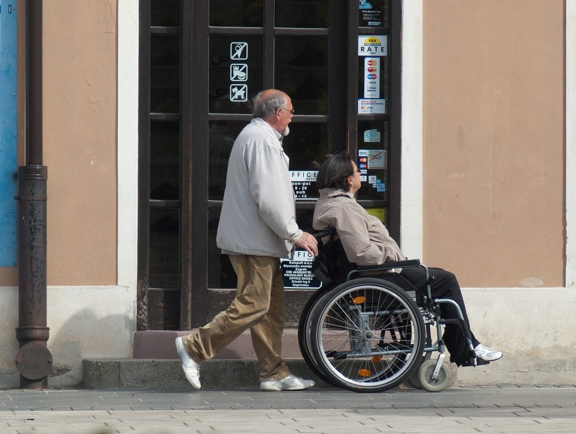wheelchair-908343_1280
