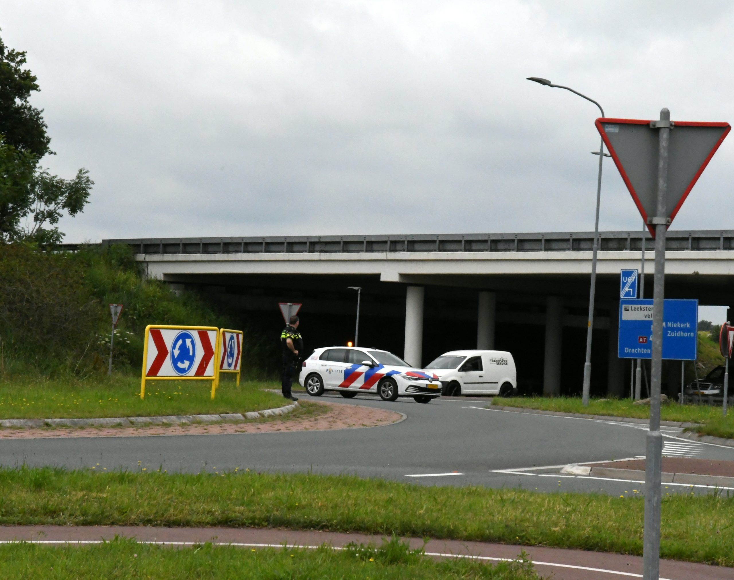 Verkeeersstremming door defecte vrachtwagen op Oude Postweg