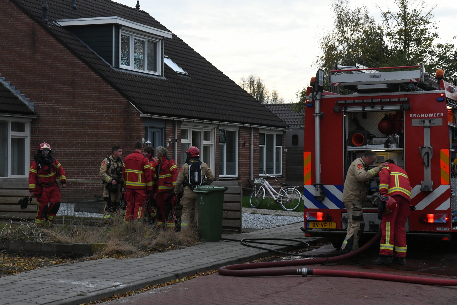 Woningbrand in Nuis, bewoner gewond naar ziekenhuis