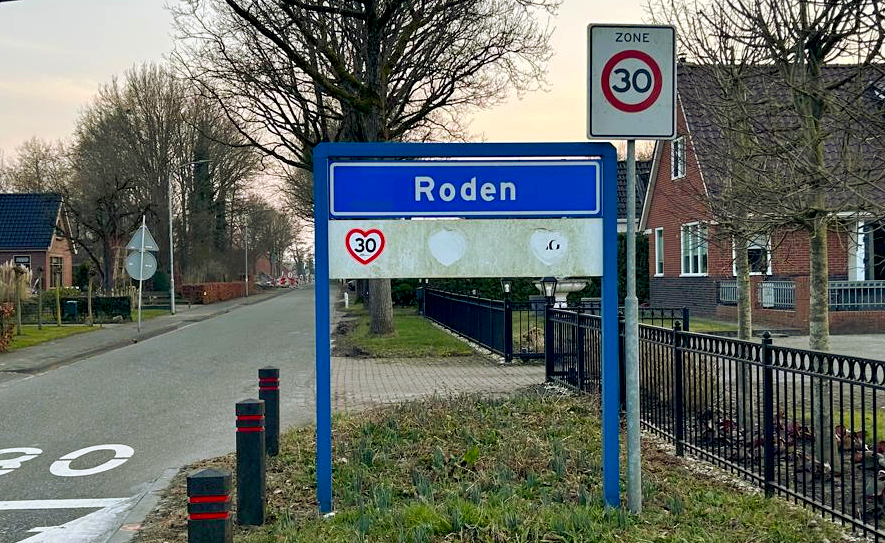 Plaatsnaambord2-Roden