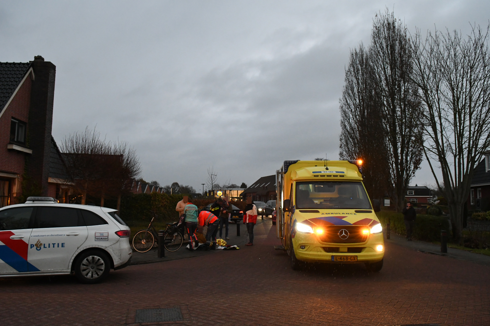 Fietser (licht) gewond bij aanrijding in Marum