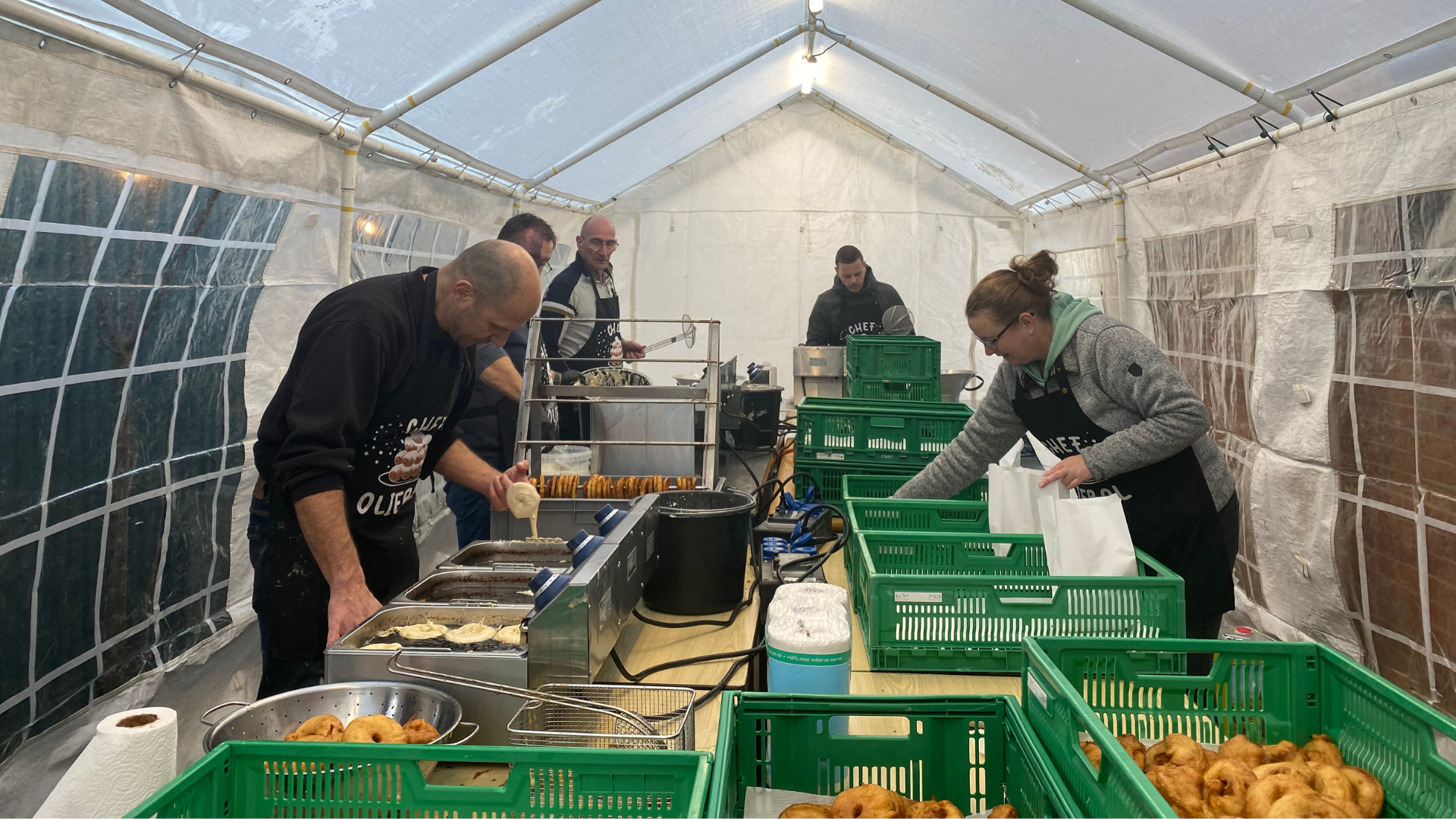 Oliebollen- en appelflappenbakkers