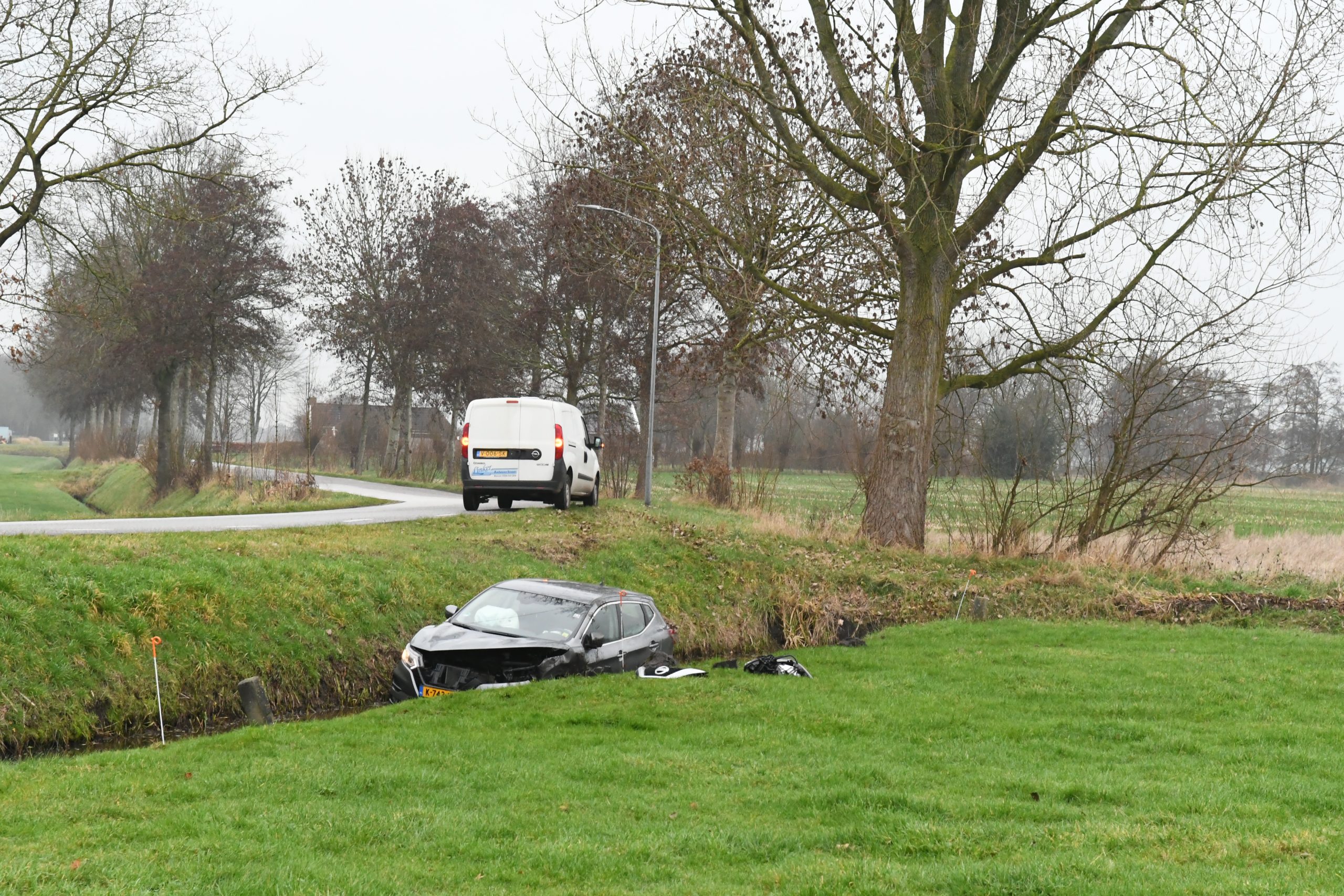 Auto te water bij eenzijdig ongeval in Tolbert