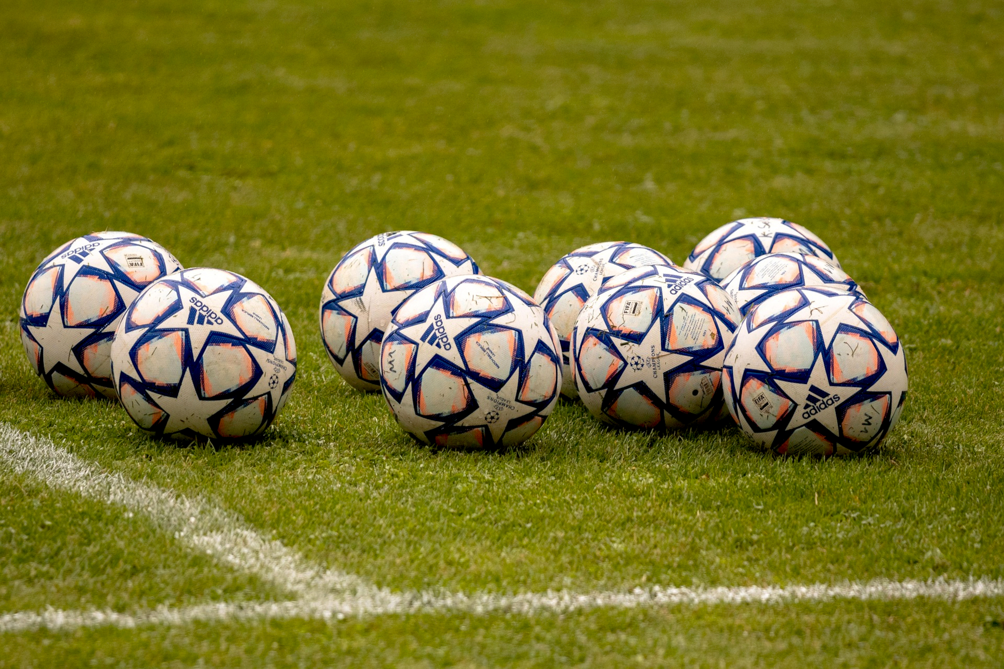 ballen-voetballen-6581775_1920 Pixabay