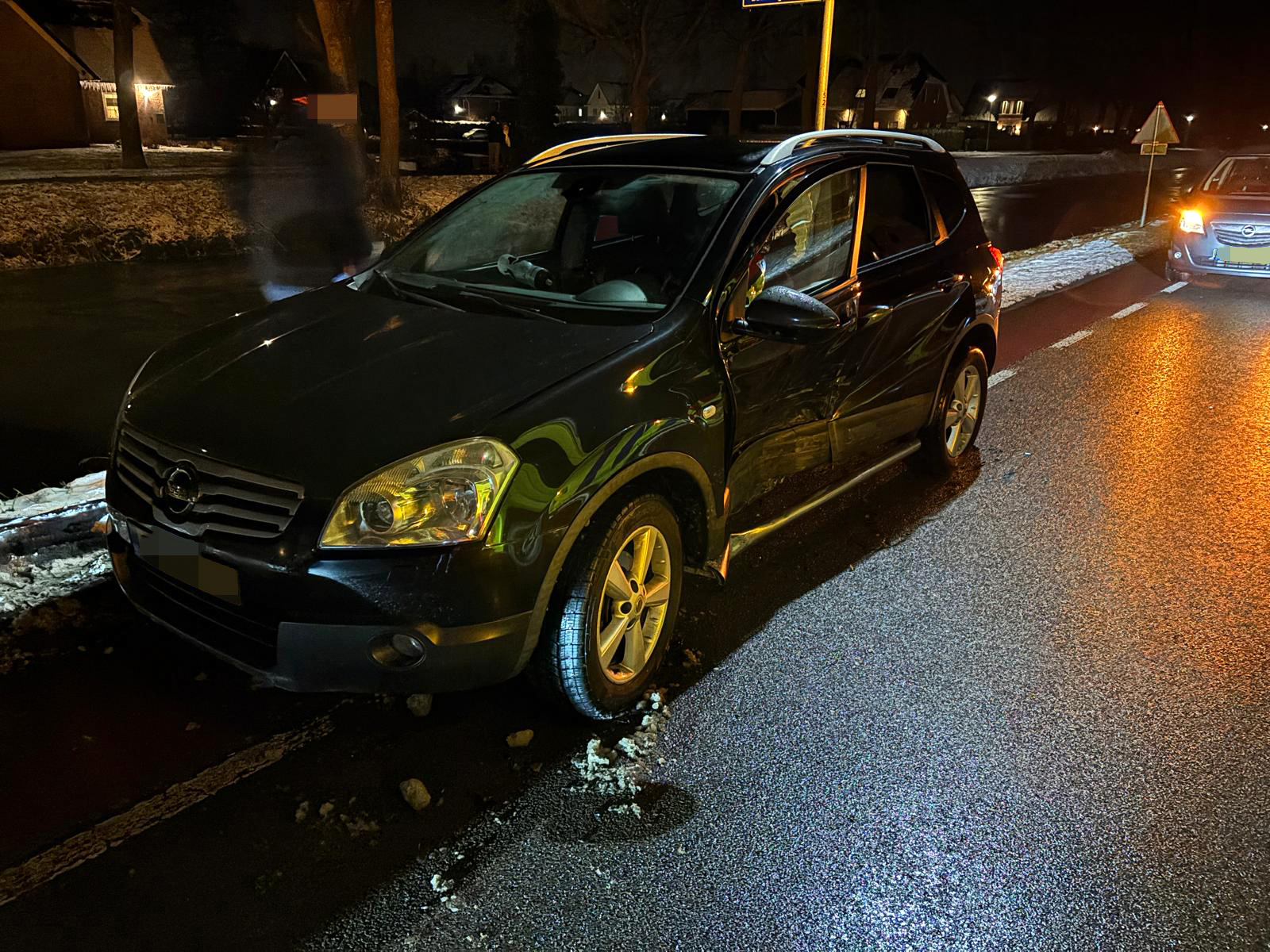 Auto's zwaar beschadigd bij aanrijding in Leek