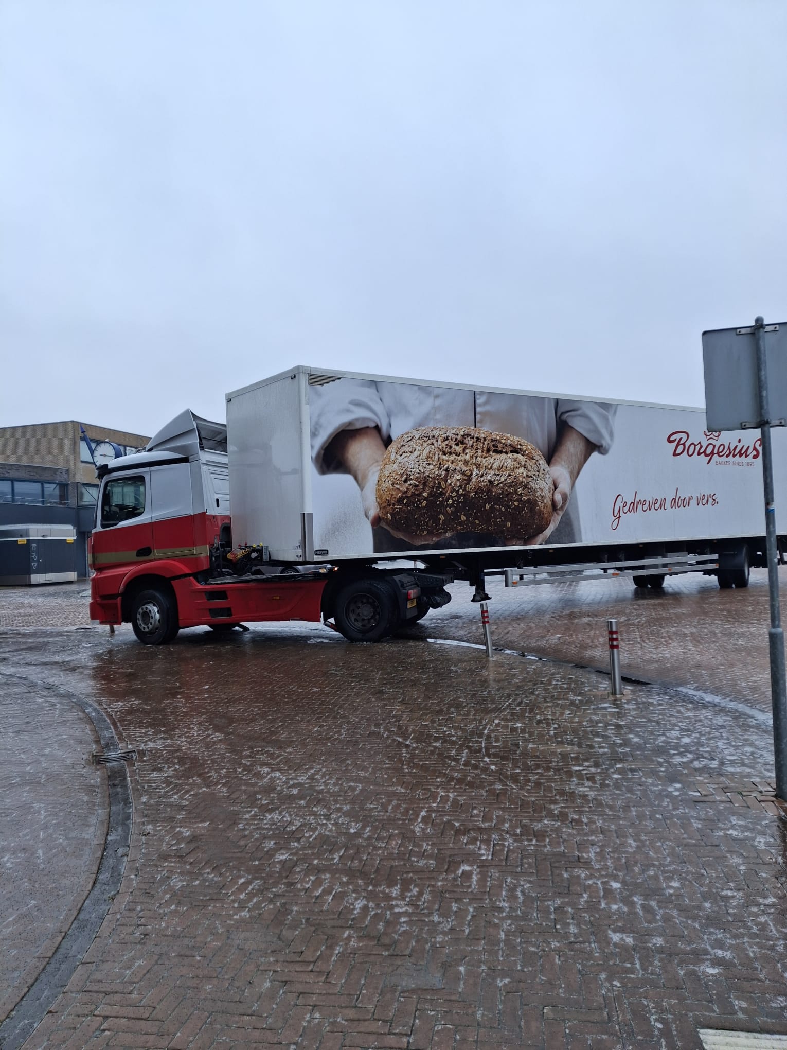 Gladheid speelt broodbezorger parten bij AH in Marum