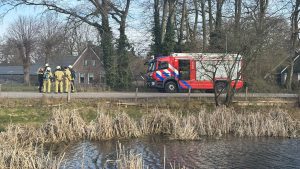 Gaslek na boring richel paal aan de Hoofdstraat in Peest