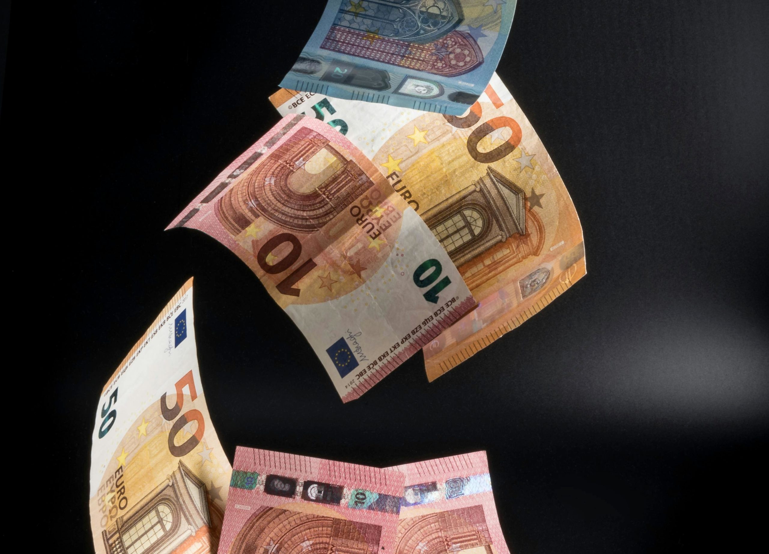 geld-pexels-wolfgang-weiser-467045605-19878432