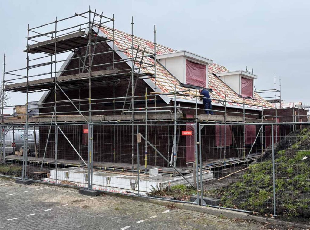 Een tekort aan woningen is een belangrijke reden voor de almaar stijgende woningprijzen in Noordenveld en Westerkwartier