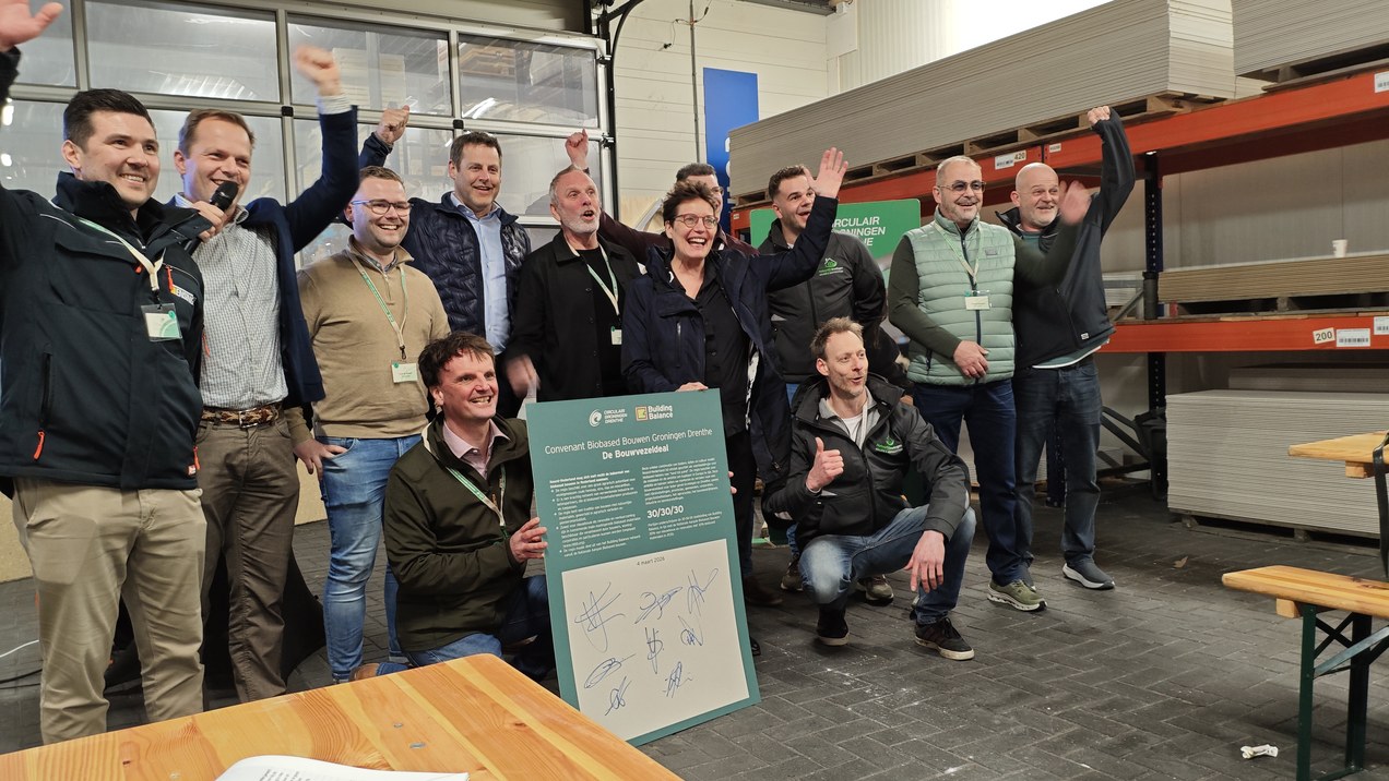 Provincie Drenthe tekent in Roden voor duurzaam bouwen, zoveel mogelijk met lokaal geteelde gewassen