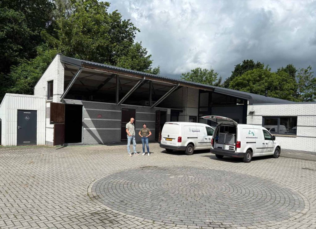 Het Dierenartsencentrum in Marum breidt fors uit met kliniek en paardenstallen