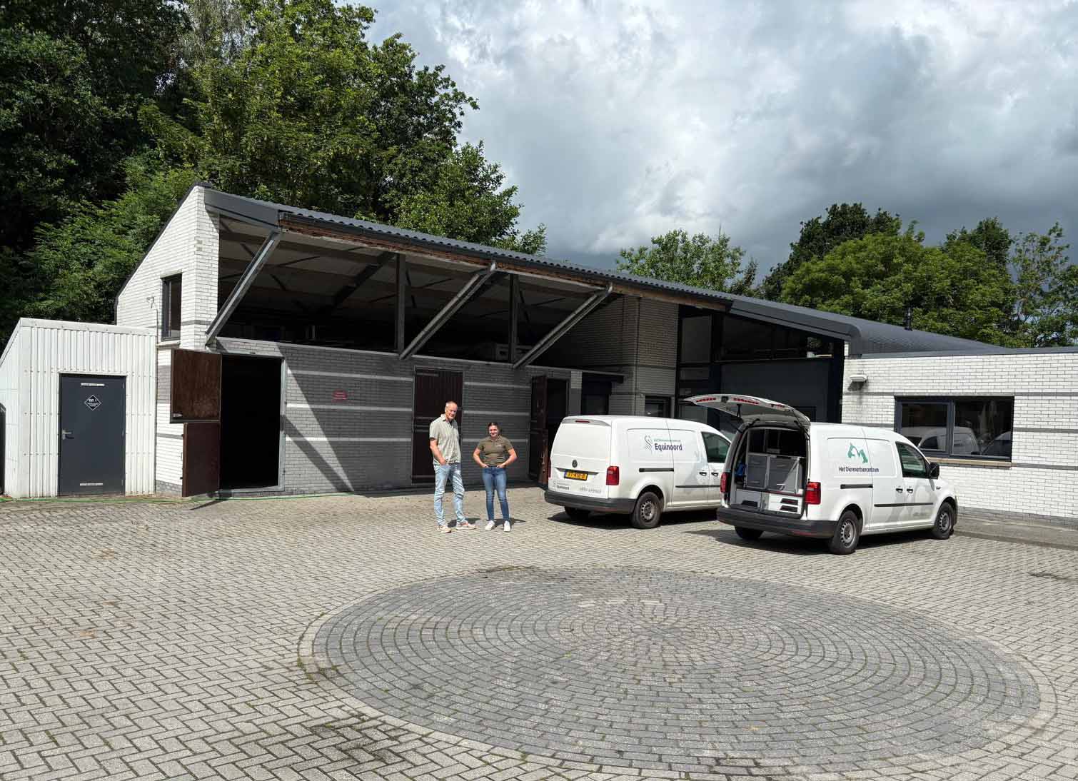 Het Dierenartsencentrum in Marum breidt fors uit met kliniek en paardenstallen