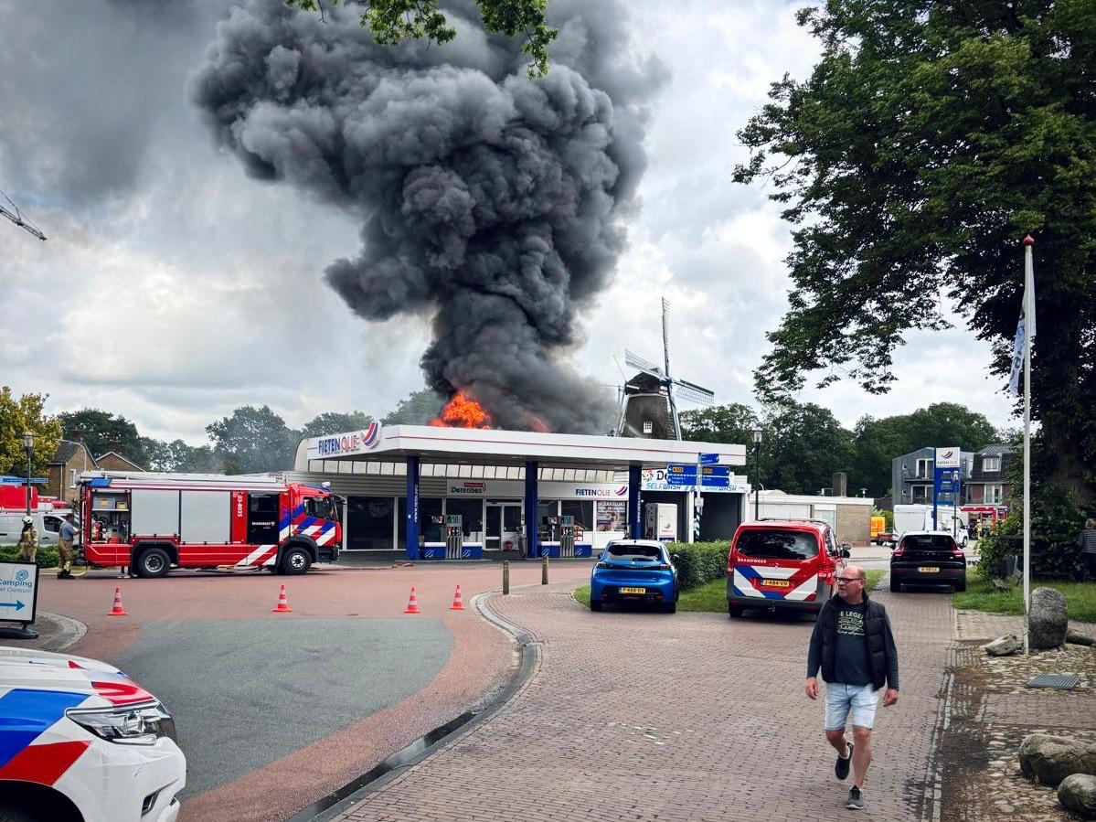 Uitslaande brand bij garage Dorenbos/tankstation Fieten in Norg
