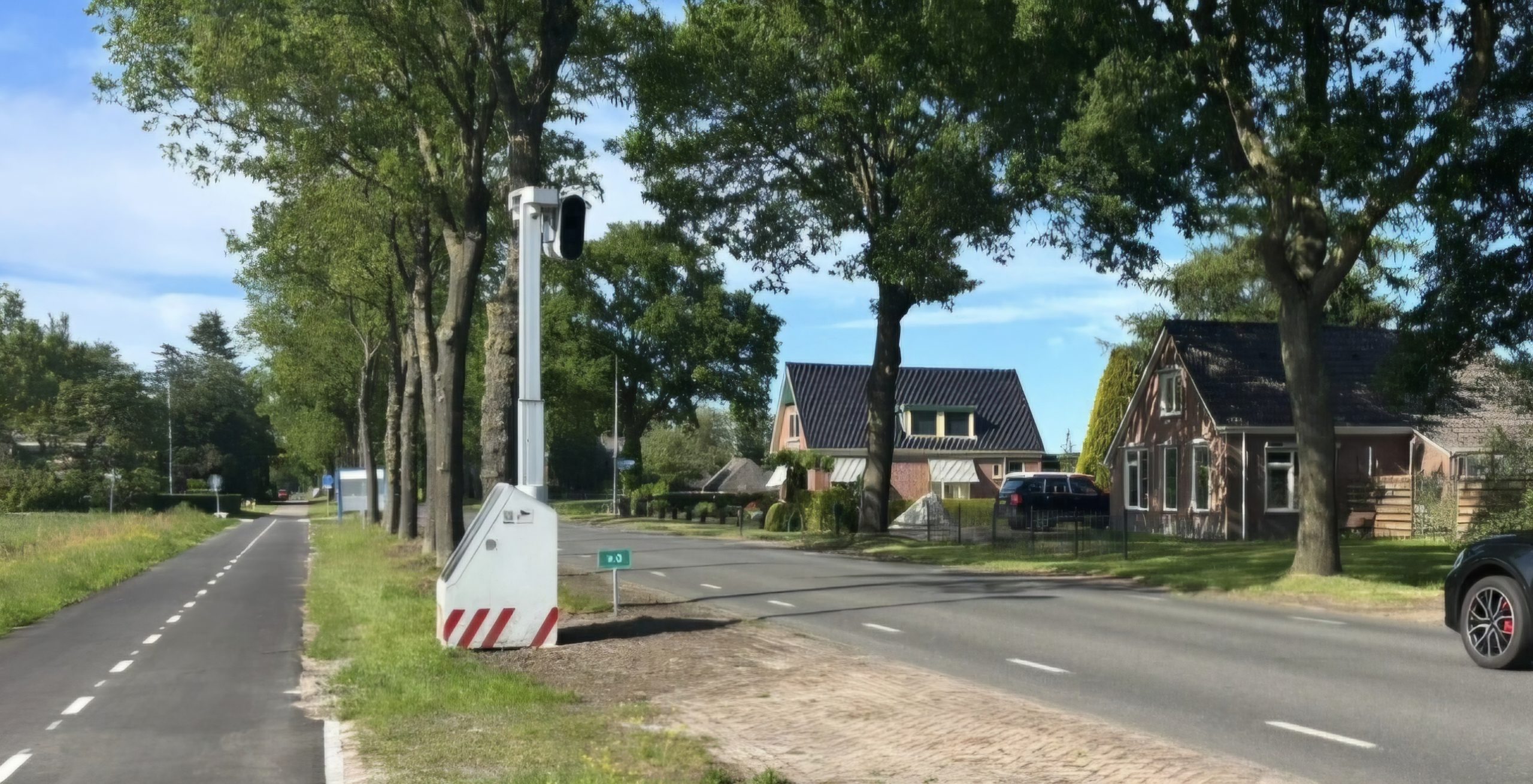 Hoofdweg Een-West flitspaal N979
