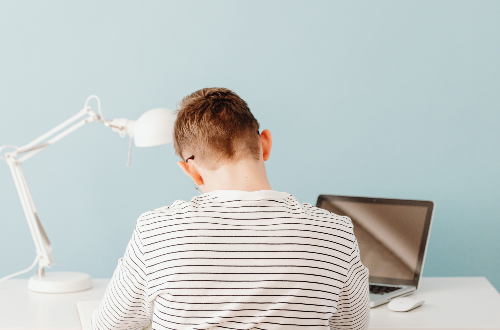 student leren bureau pexels-karola