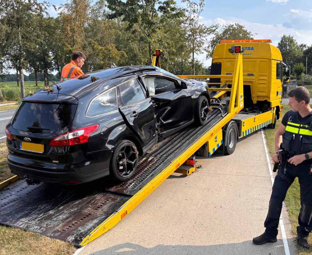 Eenzijdig ongeval eindigt tegen boom in Ubbena