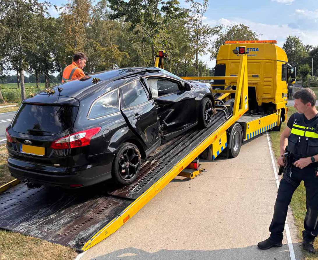 Eenzijdig ongeval eindigt tegen boom in Ubbena