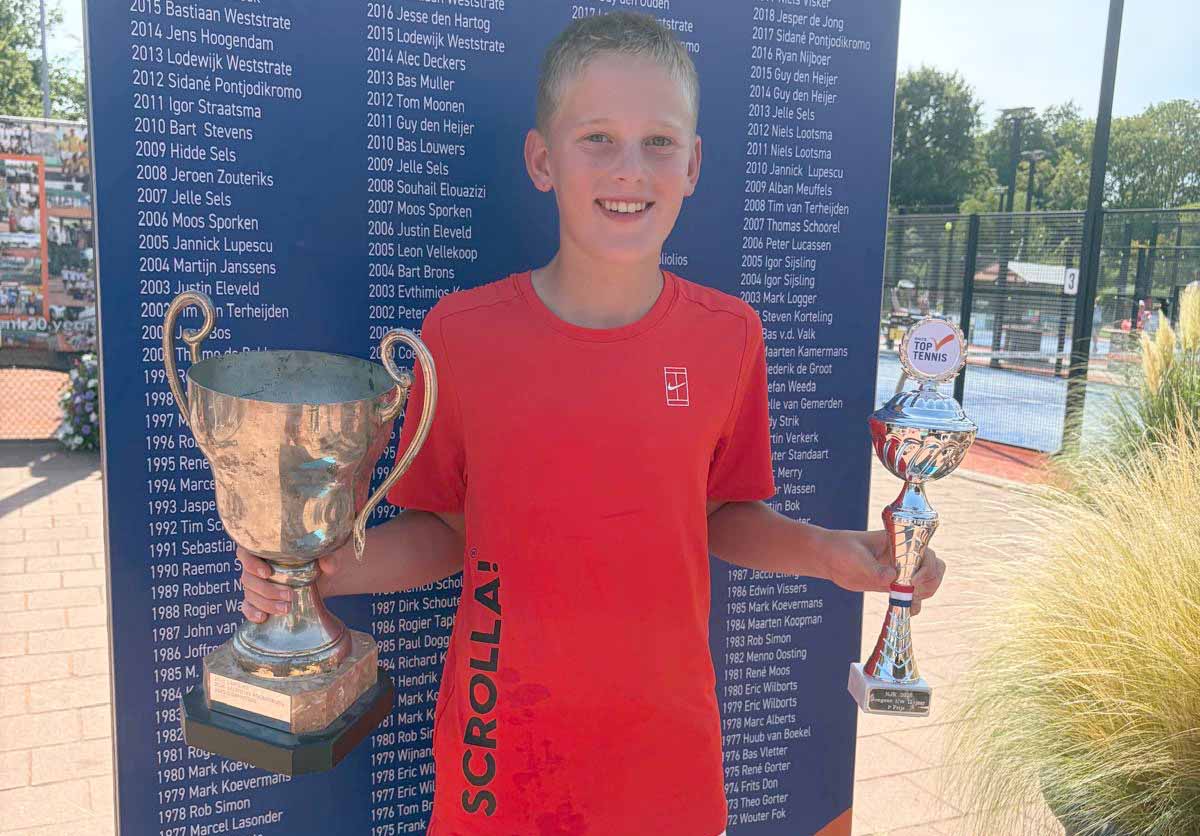 Thijs van der Ploeg van TC Nienoord Leek beste tennisser van Nederland onder 12 jaar