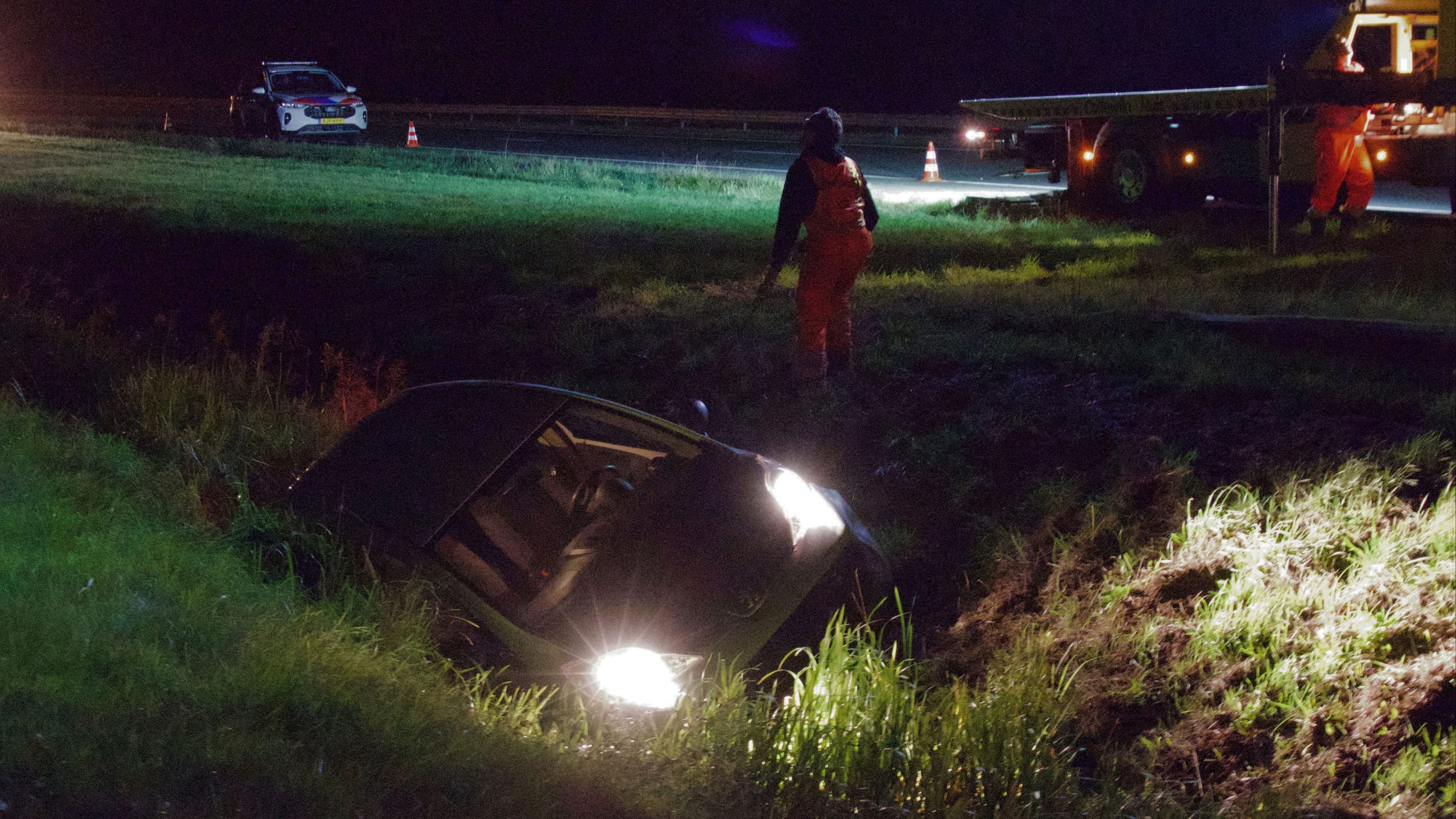 Auto belandt in sloot A7 Afbeelding 5