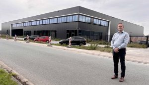 Stoelenproducent Score klaar voor toekomst met nieuw pand op bedrijventerrein Leek