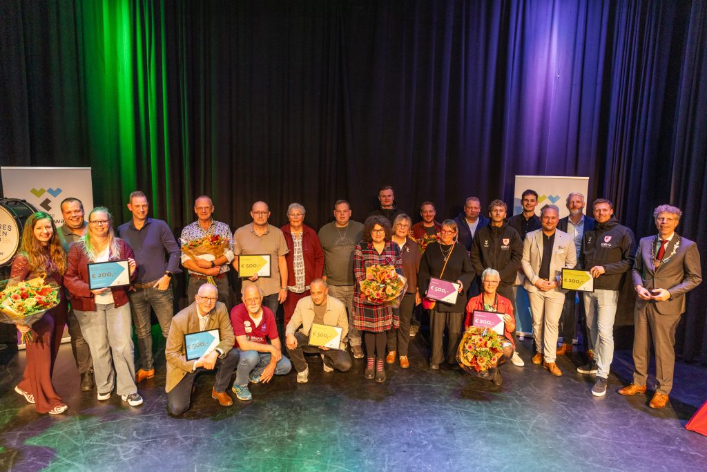 Aafke Hoek, G-stars bowling en De Hulpkring Leek winnen Cultuur-, Sport- en Leefbaarheidsprijs Weste